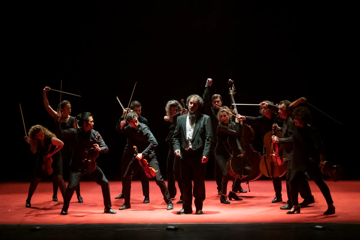 Desconcerto: Un encuentro explosivo entre clásicos, pop, hip hop... ¡y botellas!